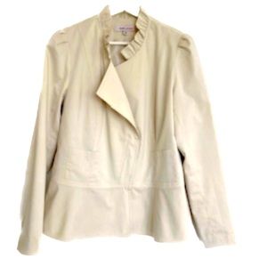 DAVIES BY ERICA DAVIES cream jacket, size 8 ruffle collar like new